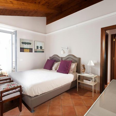 Amore Rentals - Appartamento Terrazza Tasso ซอร์เรนโต ภายนอก รูปภาพ