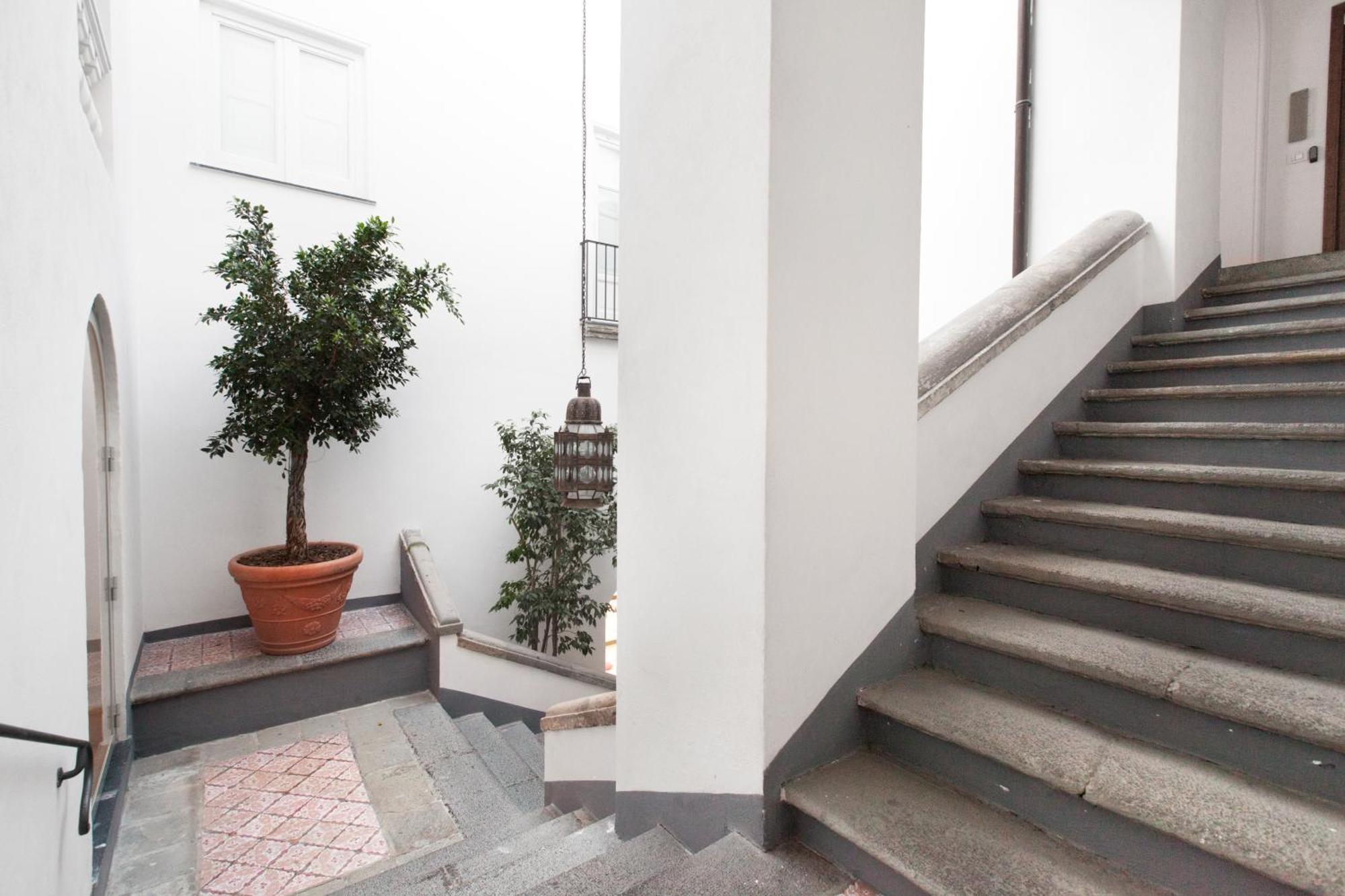 Amore Rentals - Appartamento Terrazza Tasso ซอร์เรนโต ภายนอก รูปภาพ