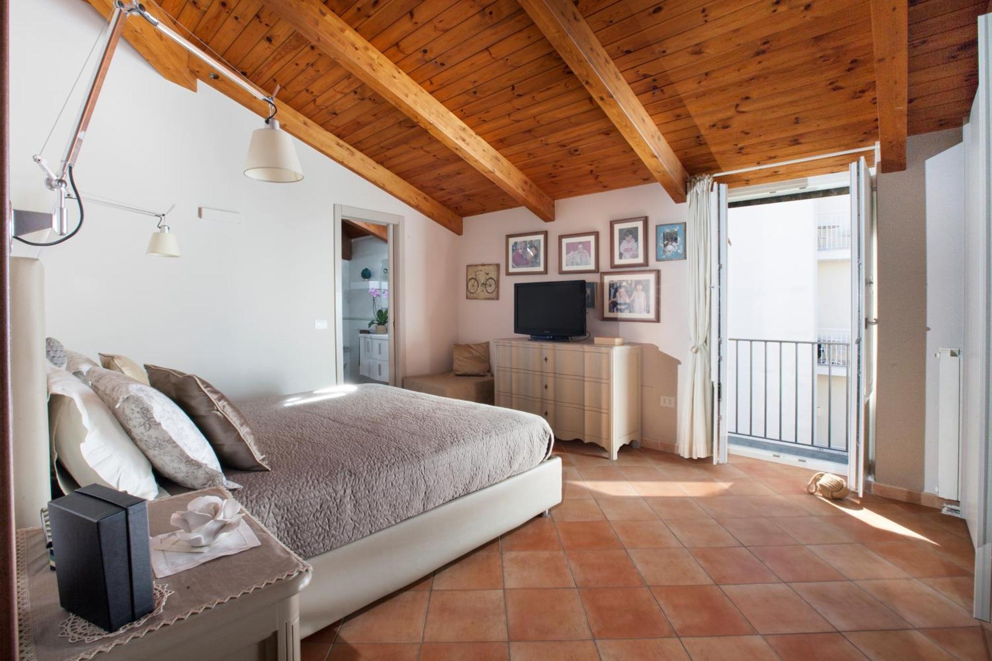 Amore Rentals - Appartamento Terrazza Tasso ซอร์เรนโต ภายนอก รูปภาพ