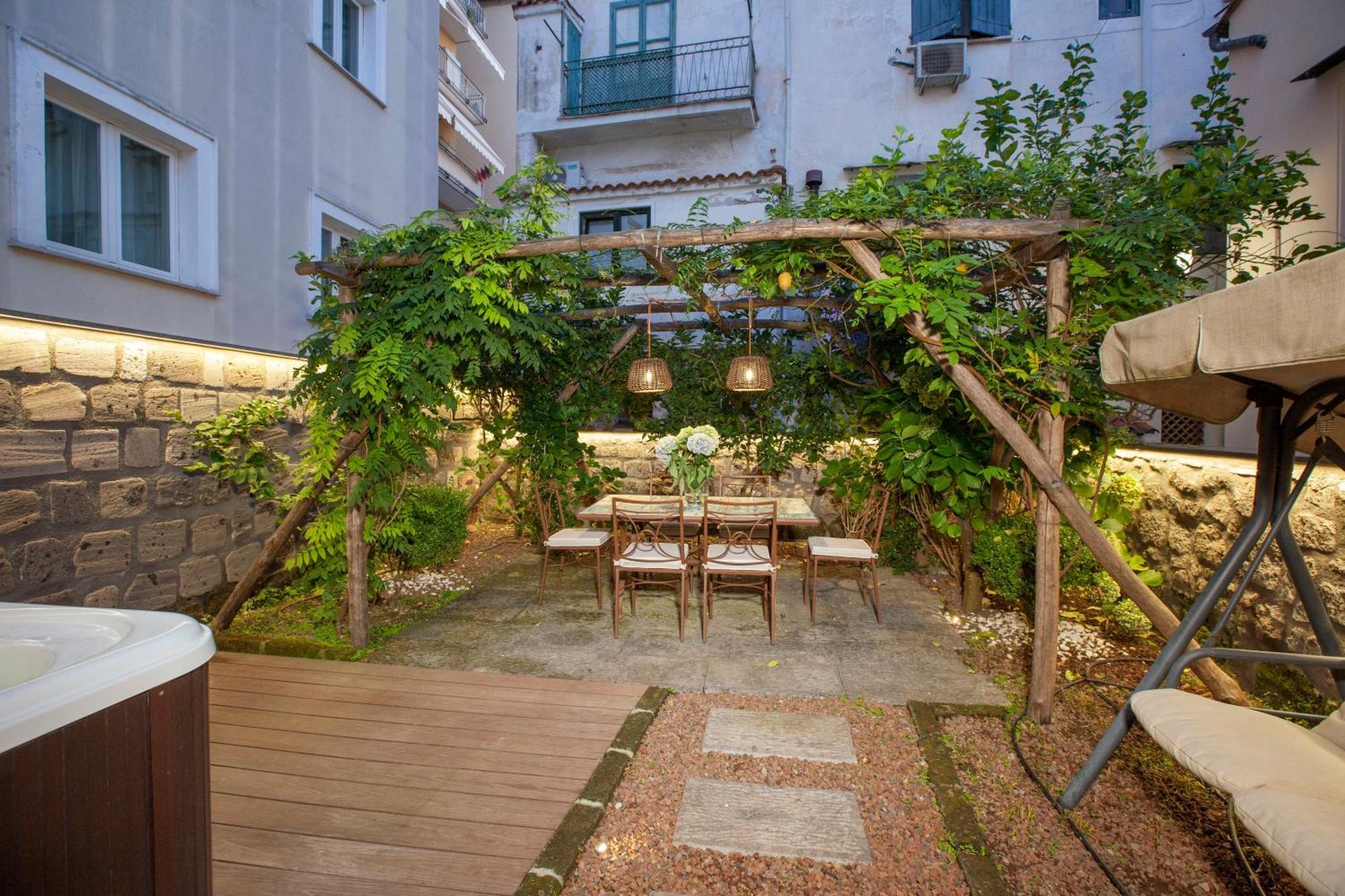 Amore Rentals - Appartamento Terrazza Tasso ซอร์เรนโต ภายนอก รูปภาพ