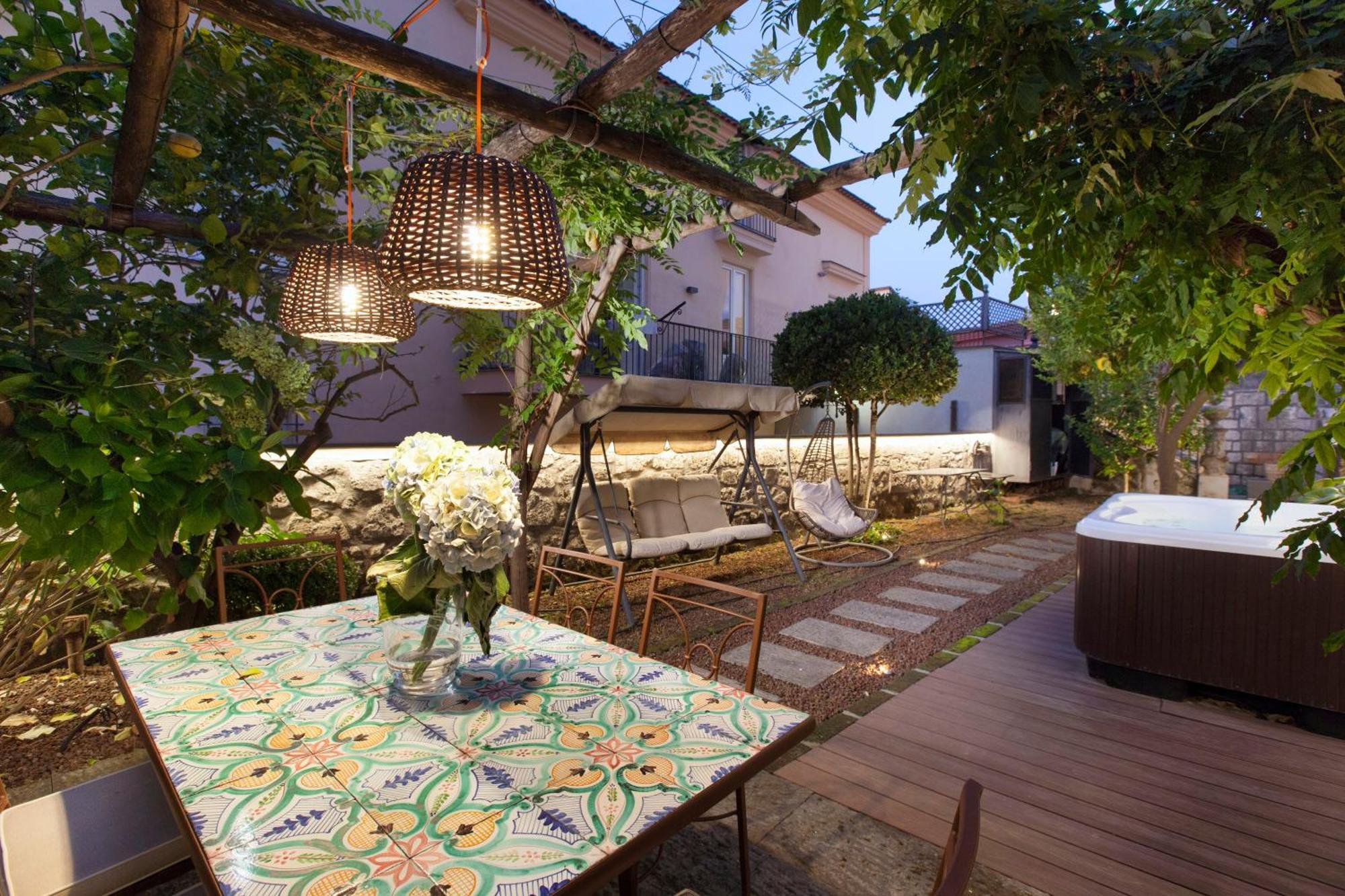 Amore Rentals - Appartamento Terrazza Tasso ซอร์เรนโต ภายนอก รูปภาพ