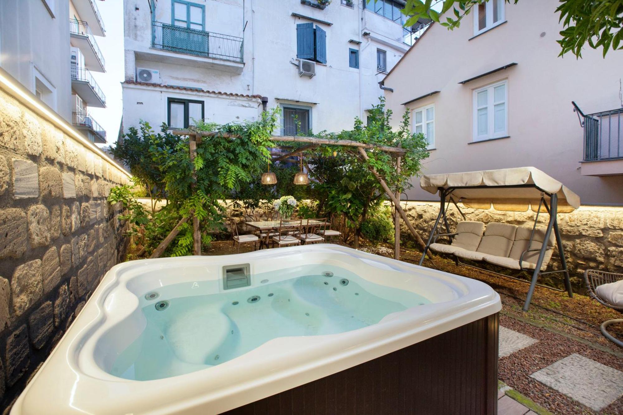 Amore Rentals - Appartamento Terrazza Tasso ซอร์เรนโต ภายนอก รูปภาพ