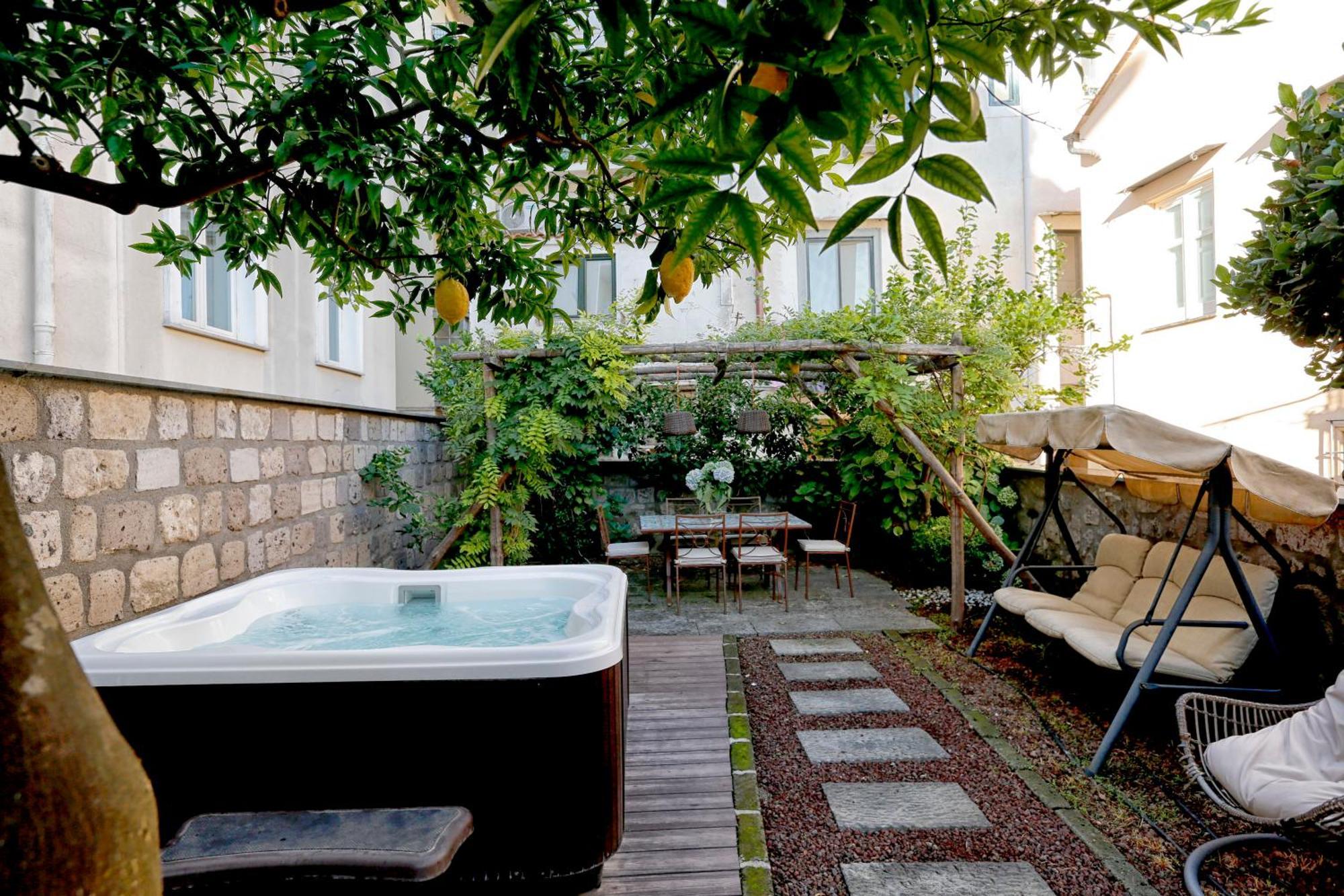 Amore Rentals - Appartamento Terrazza Tasso ซอร์เรนโต ภายนอก รูปภาพ