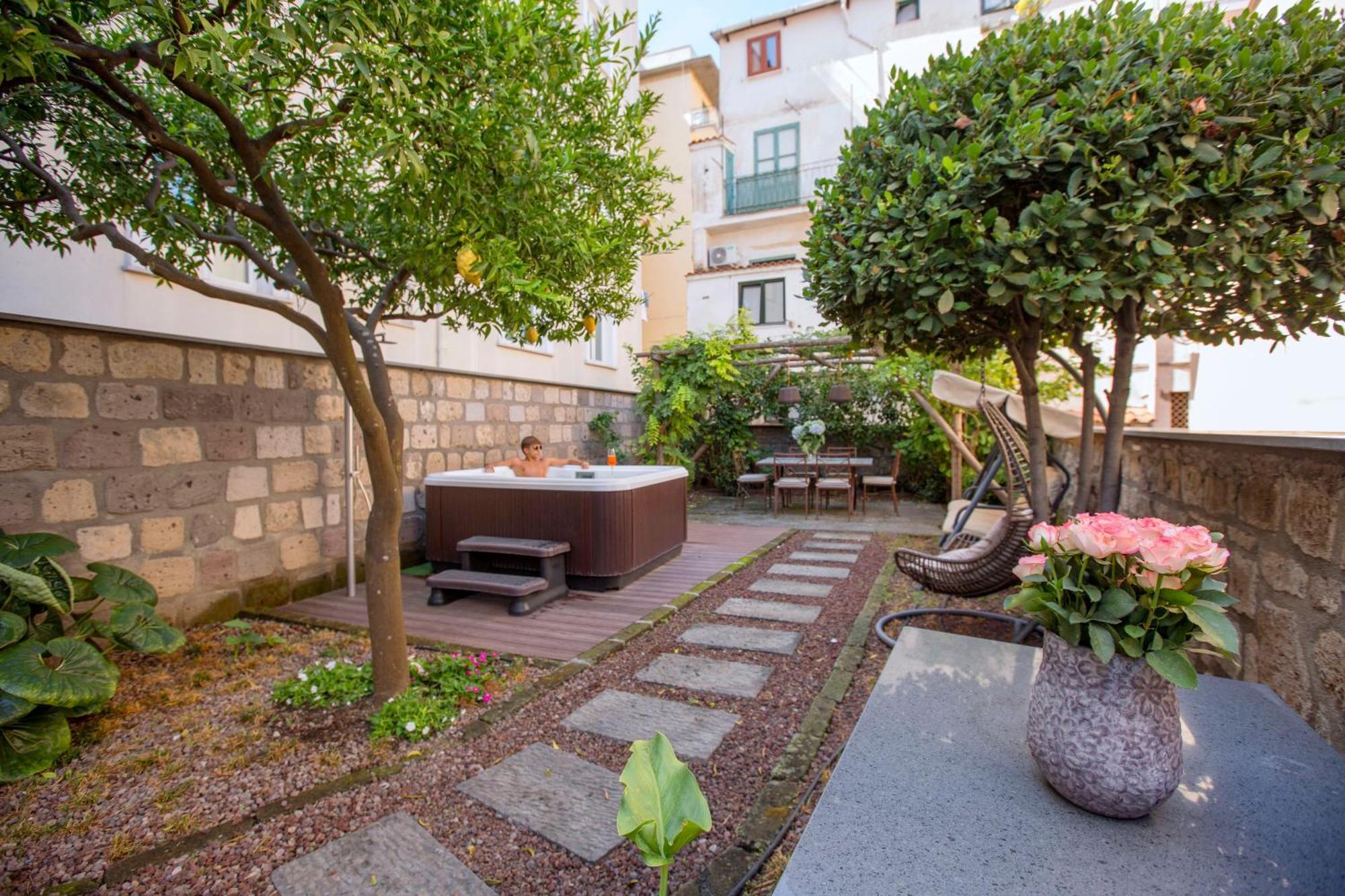 Amore Rentals - Appartamento Terrazza Tasso ซอร์เรนโต ภายนอก รูปภาพ