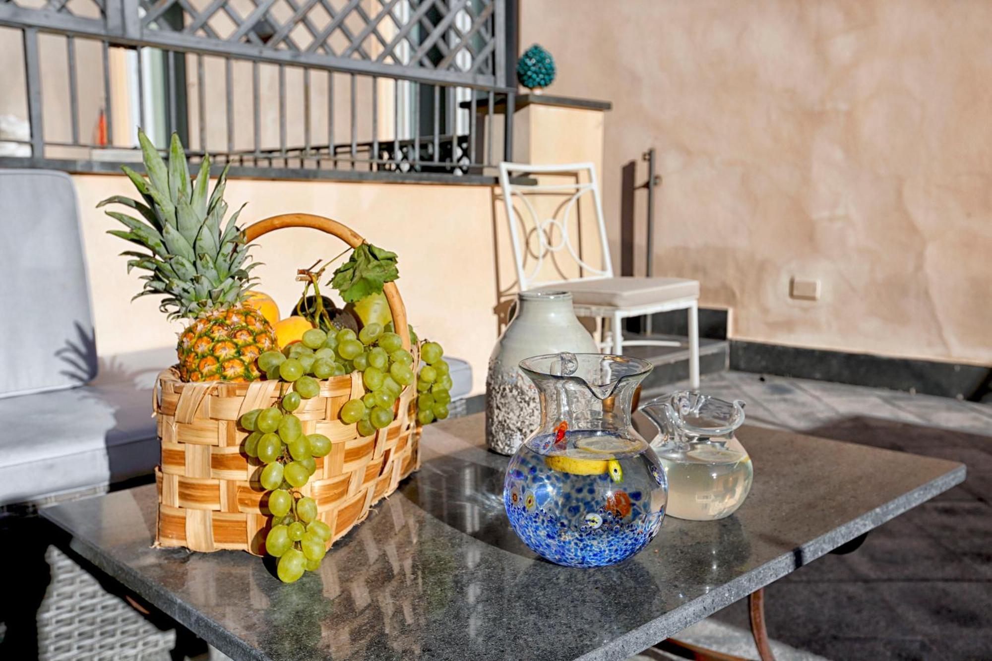 Amore Rentals - Appartamento Terrazza Tasso ซอร์เรนโต ภายนอก รูปภาพ